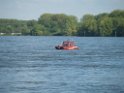 Motor Segelboot mit Motorschaden trieb gegen Alte Liebe bei Koeln Rodenkirchen P096